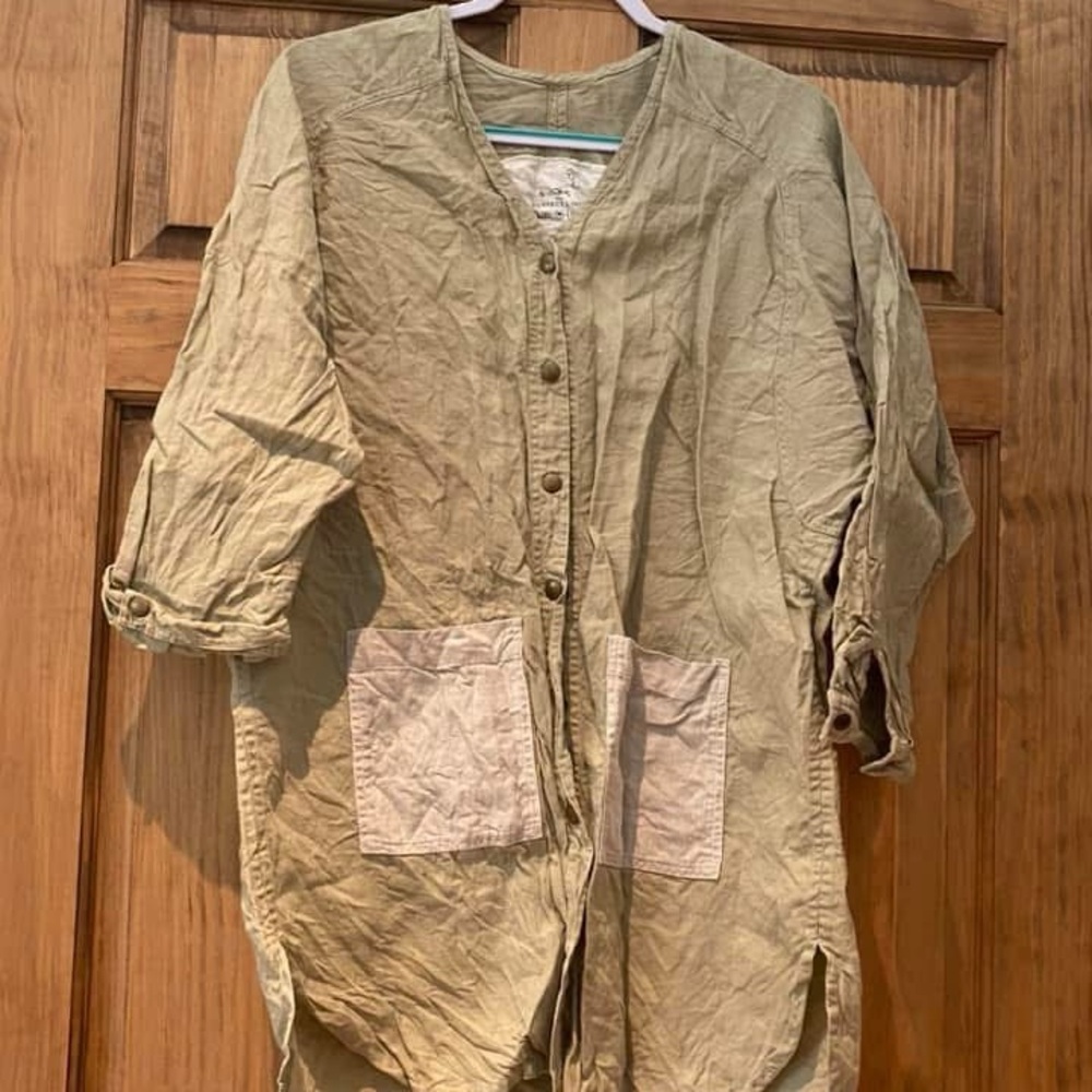 NOTPERFECTLINEN Livorno in desert sage with beige pockets.